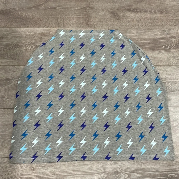 Itzy Ritzy Mom Boss 4 in 1 multi-use car seat cover nursing cover Lightening - Picture 7 of 13